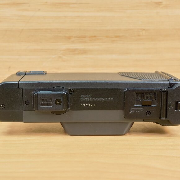 Canon Snappy 50 Film Point and Shoot Camera, Made in Taiwan - Picture 6 of 8
